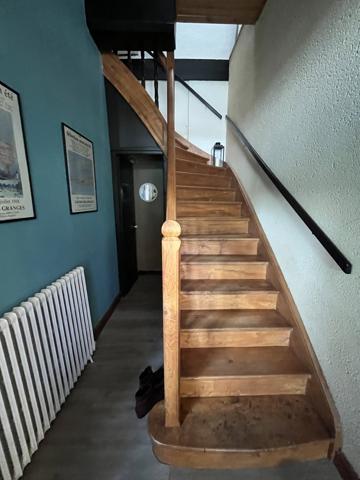 LA REOLE - Maison de ville avec logement indépendant, 2 garages Maison avec vue Garonne, grands garages et logement indépendant attenant