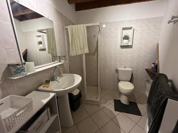 LA REOLE - Maison de ville avec logement indépendant, 2 garages Maison avec vue Garonne, grands garages et logement indépendant attenant