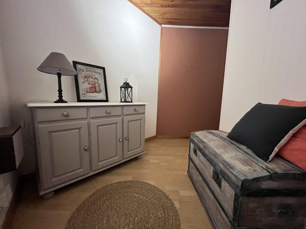 LA REOLE - Maison de ville avec logement indépendant, 2 garages Maison avec vue Garonne, grands garages et logement indépendant attenant