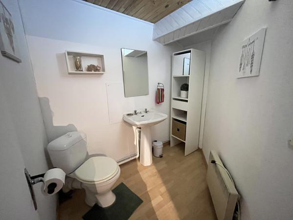 LA REOLE - Maison de ville avec logement indépendant, 2 garages Maison avec vue Garonne, grands garages et logement indépendant attenant