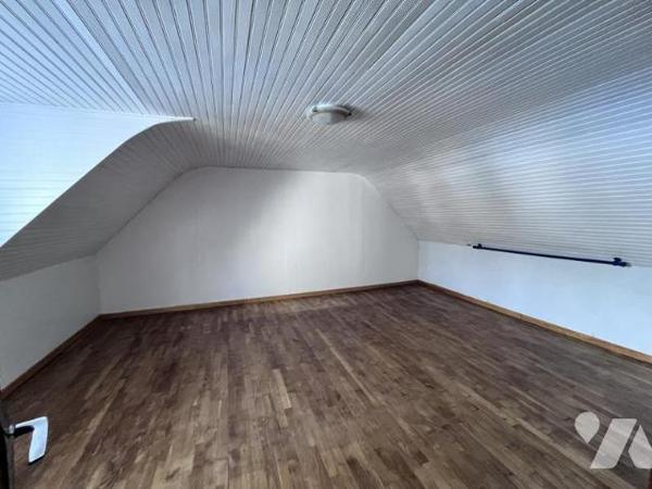 A 100 m du Port (B883)