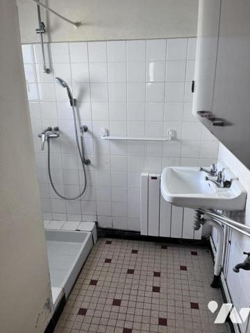 A 100 m du Port (B883)