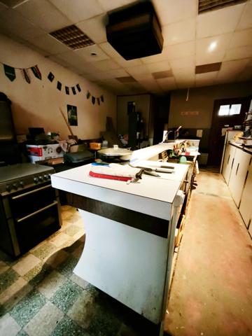 Ancien bar avec dépendances, idéal projet gîte, maison familiale ou activité professionnelle OUZOUER SUR TREZEE (45)