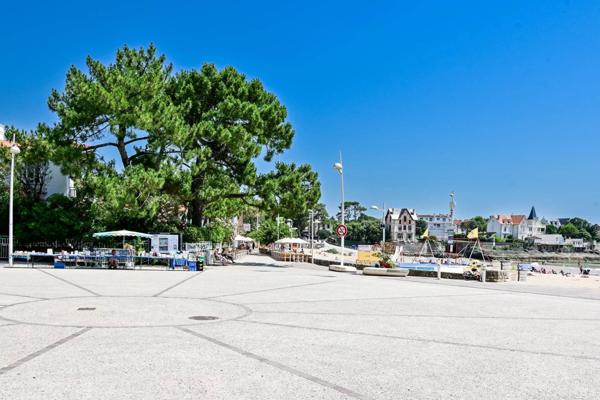 28 avenue de la République, Saint-Palais-sur-Mer – Appartement rénové, vue dégagée sur la place, plage à pied