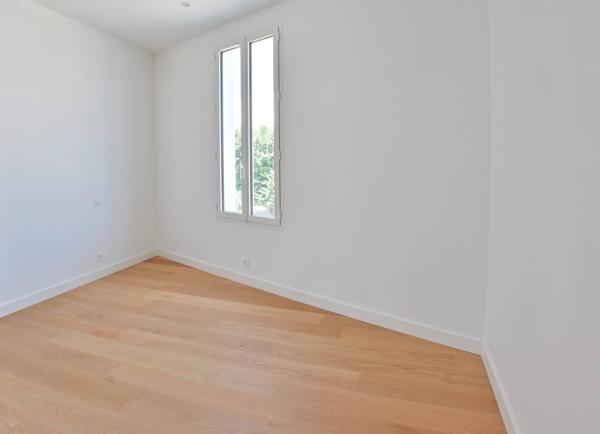 28 avenue de la République, Saint-Palais-sur-Mer – Appartement rénové, vue dégagée sur la place, plage à pied