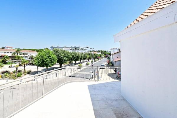 28 avenue de la République, Saint-Palais-sur-Mer – Appartement rénové, vue dégagée sur la place, plage à pied