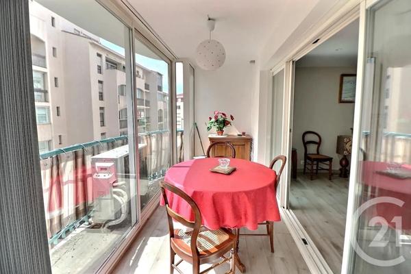 Appartement T3 à vendre  3 pièces - 70,58 m 2   ST RAPHAEL  - 83