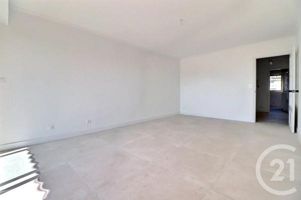 Appartement T3 à vendre  3 pièces - 70,58 m 2   ST RAPHAEL  - 83