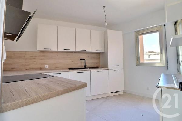 Appartement T3 à vendre  3 pièces - 70,58 m 2   ST RAPHAEL  - 83