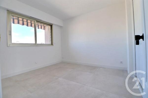 Appartement T3 à vendre  3 pièces - 70,58 m 2   ST RAPHAEL  - 83
