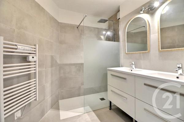 Appartement T3 à vendre  3 pièces - 70,58 m 2   ST RAPHAEL  - 83