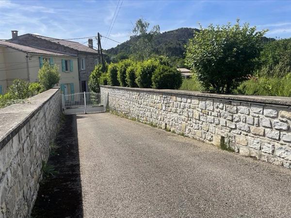 Agréable maison sur son terrain arboré