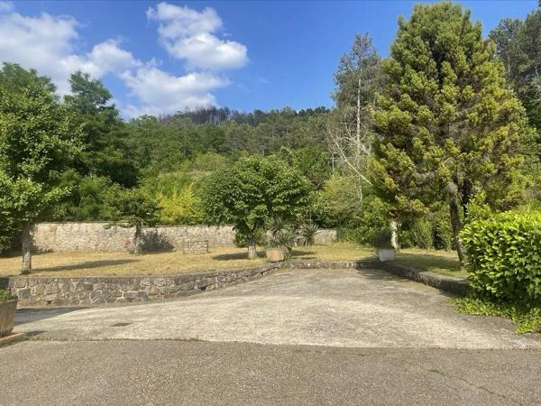 Agréable maison sur son terrain arboré