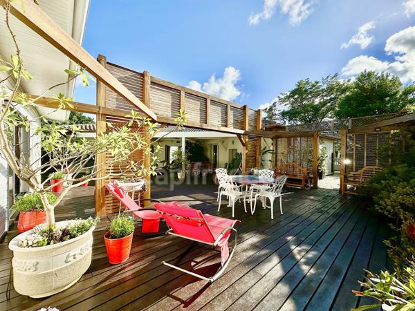 AUDENGE (33)-maison 210m² dont 71m² de dépendance -Plain pied-calme-proche collège-panneaux solaires-