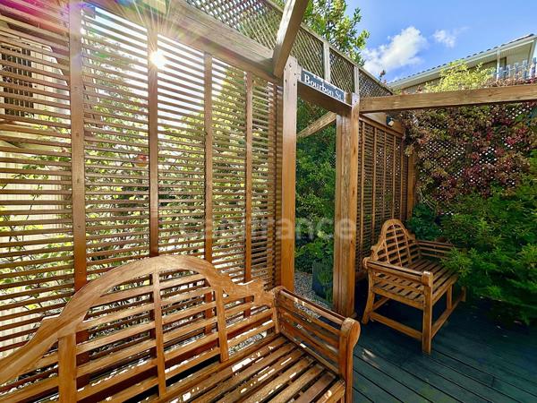 AUDENGE (33)-maison 210m² dont 71m² de dépendance -Plain pied-calme-proche collège-panneaux solaires-