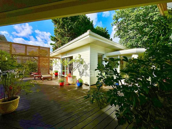 AUDENGE (33)-maison 210m² dont 71m² de dépendance -Plain pied-calme-proche collège-panneaux solaires-