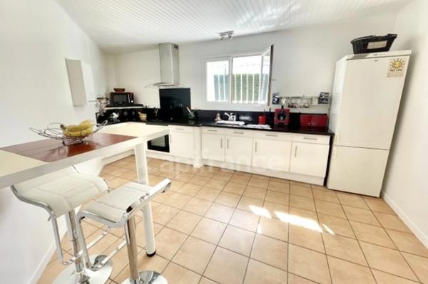 AUDENGE (33)-maison 210m² dont 71m² de dépendance -Plain pied-calme-proche collège-panneaux solaires-