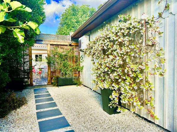AUDENGE (33)-maison 210m² dont 71m² de dépendance -Plain pied-calme-proche collège-panneaux solaires-