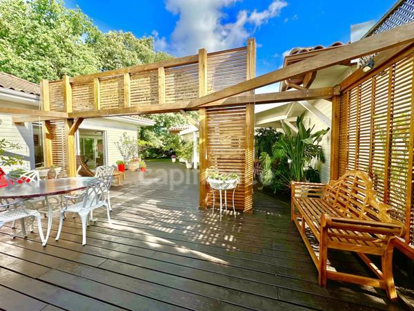 AUDENGE (33)-maison 210m² dont 71m² de dépendance -Plain pied-calme-proche collège-panneaux solaires-
