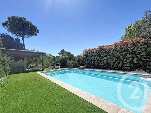 Maison à vendre  6 pièces - 174 m 2   MOUGINS  - 06