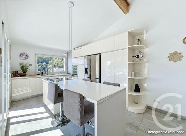 Maison à vendre  6 pièces - 174 m 2   MOUGINS  - 06