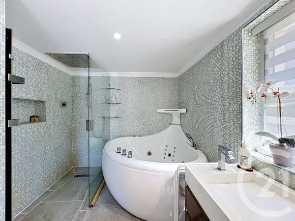 Maison à vendre  6 pièces - 174 m 2   MOUGINS  - 06