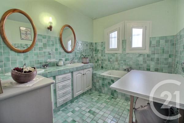 Maison à vendre  8 pièces - 253 m 2   MOUANS SARTOUX  - 06