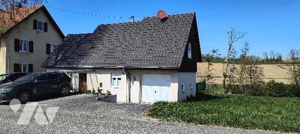 Maison de 75m2 érigée en 2007 sur 9,65 ares.