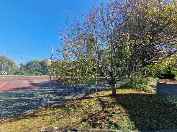 Coquet T2 meublé au coeur d'une residence arborée- tennis, cave et place de stationnement : Dispo le 22/10 !