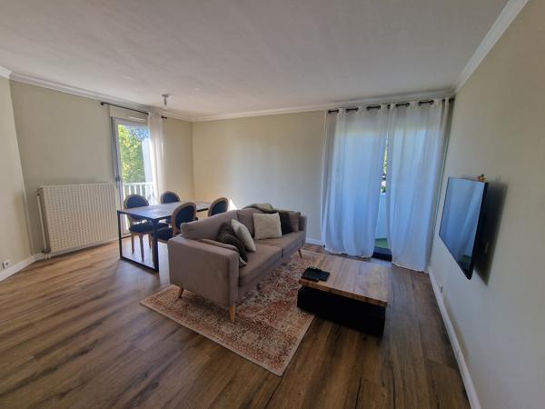 Coquet T2 meublé au coeur d'une residence arborée- tennis, cave et place de stationnement : Dispo le 22/10 !