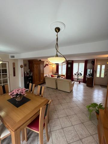 Maison 6 Pièces 136 m2 , 150 m2 utile 4 Chambres Emplacement Prémium.