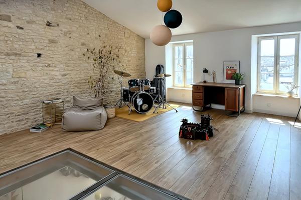 Maison Saint Sauveur D Aunis 5 pièce(s) 160 m2, Saint sauveur d aunis 17540