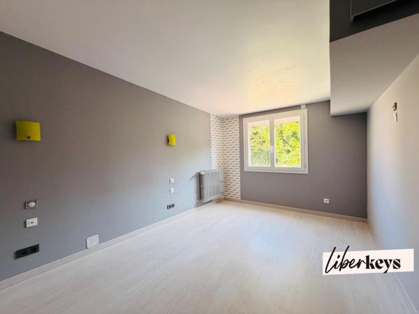 LA CHÂTAIGNERAIE – MAISON DE VILLE 269 M² AVEC STUDIO INDÉPENDANT : RÉSIDENCE FAMILIALE OU INVESTISSEMENT LOCATIF À FORT POTENTIEL