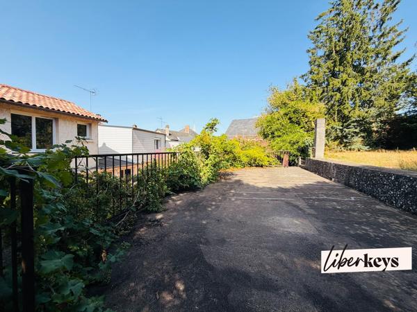 LA CHÂTAIGNERAIE – MAISON DE VILLE 269 M² AVEC STUDIO INDÉPENDANT : RÉSIDENCE FAMILIALE OU INVESTISSEMENT LOCATIF À FORT POTENTIEL