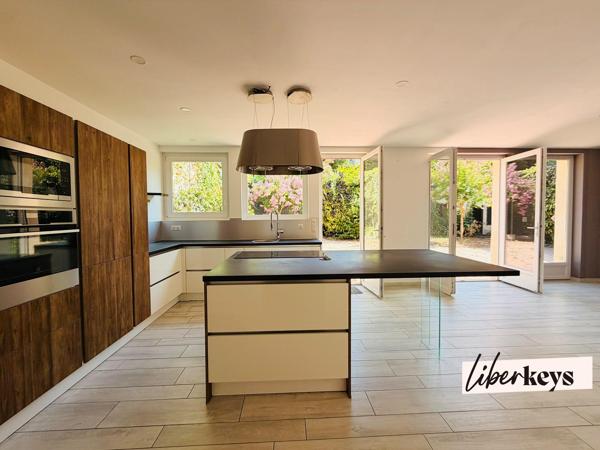 LA CHÂTAIGNERAIE – MAISON DE VILLE 269 M² AVEC STUDIO INDÉPENDANT : RÉSIDENCE FAMILIALE OU INVESTISSEMENT LOCATIF À FORT POTENTIEL