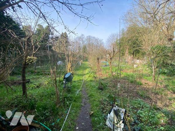 A VENDRE, Gironde, proche Bordeaux, LE PIAN MEDOC, sur un terrain de 1871 m² non divisible, Mai...