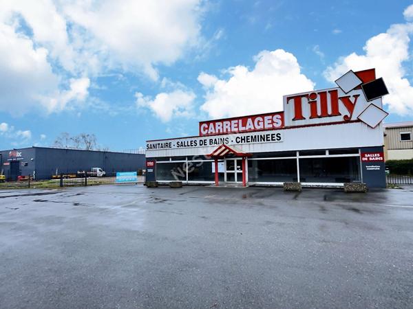 Cellule commerciale + dépôt :1920 m² .Proche Zone Leclerc Betting