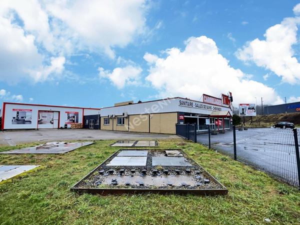 Cellule commerciale + dépôt :1920 m² .Proche Zone Leclerc Betting