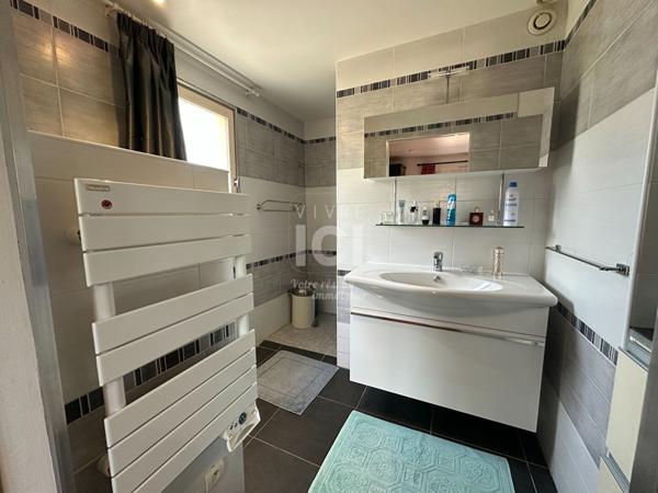 Maison familiale au coeur d'un parc arboré, piscine et prestations complètes