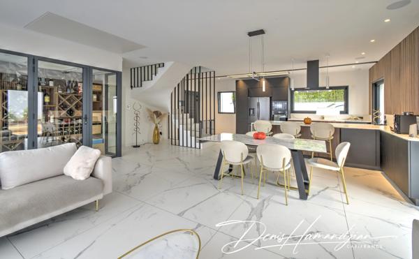 Maison contemporaine 138 m2 - GENAY (69) 4 Chambres - Piscine