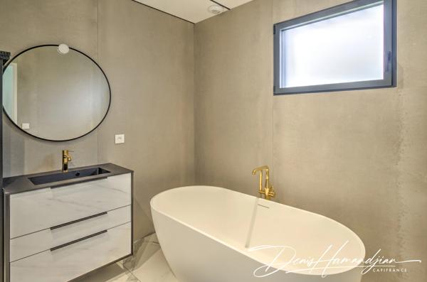 Maison contemporaine 138 m2 - GENAY (69) 4 Chambres - Piscine