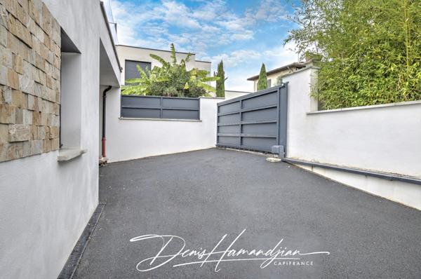 Maison contemporaine 138 m2 - GENAY (69) 4 Chambres - Piscine