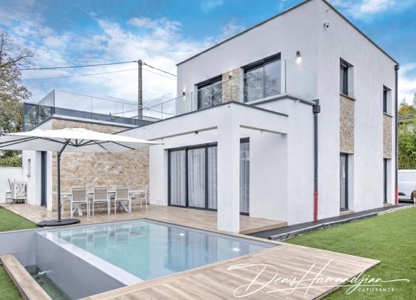 Maison contemporaine 138 m2 - GENAY (69) 4 Chambres - Piscine