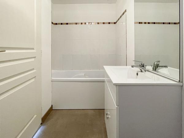 Appartement T1 très bon état état 100m de la gare