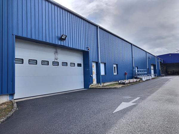 Local d'activité - stockage - logistique 3200m² sur 5 800m². Zone Europort Saint -Avold