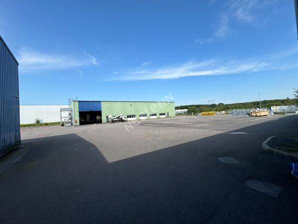 Local d'activité - stockage - logistique 3200m² sur 5 800m². Zone Europort Saint -Avold
