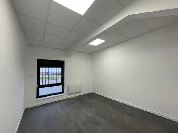 Show-room, atelier, bureaux Folschviller 376m²