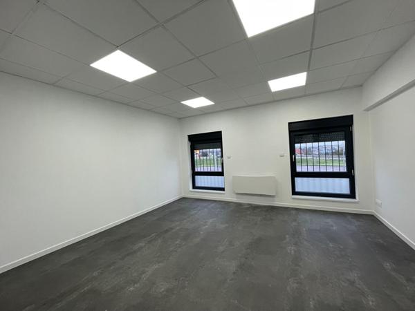 Show-room, atelier, bureaux Folschviller 376m²