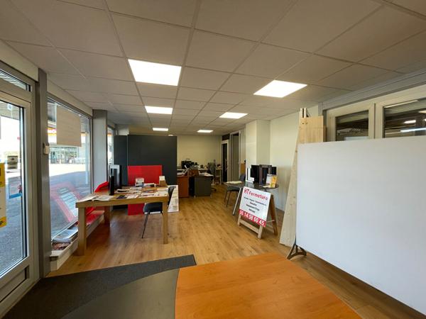 Show-room, atelier, bureaux Folschviller 376m²
