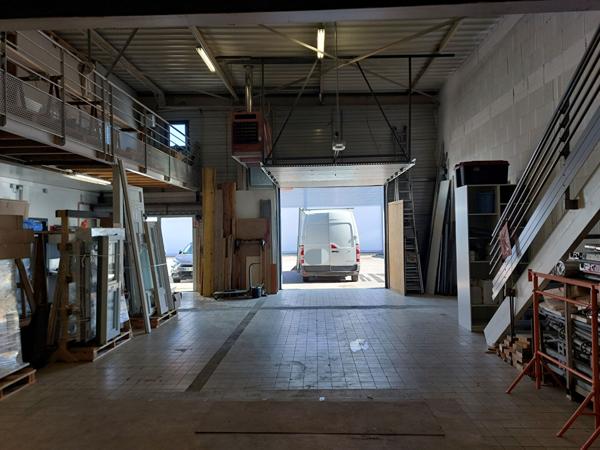 Show-room, atelier, bureaux Folschviller 376m²